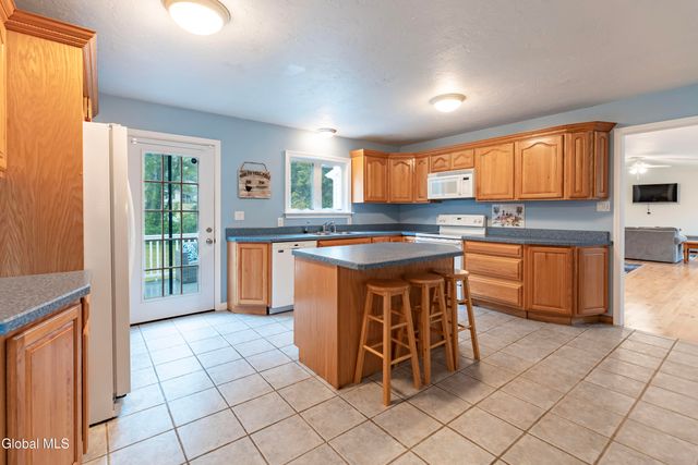 1443 Crescent Vischer Ferry Road, Halfmoon, NY 12065