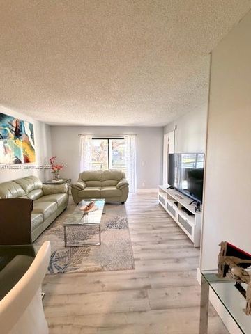 10405 Sunrise Lakes Blvd 202, Sunrise, FL 33322