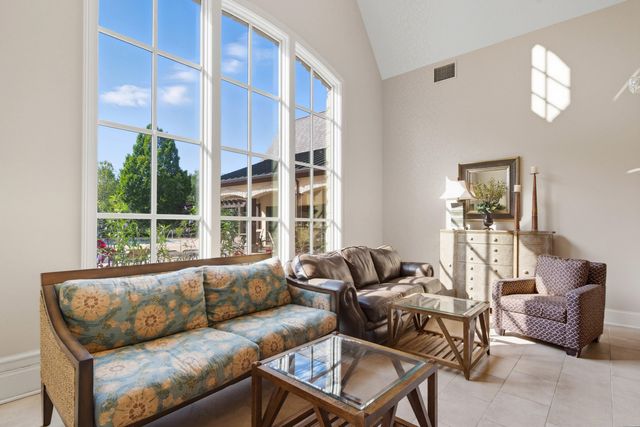 4110 FRONTGATE DR, Columbia, MO 65203