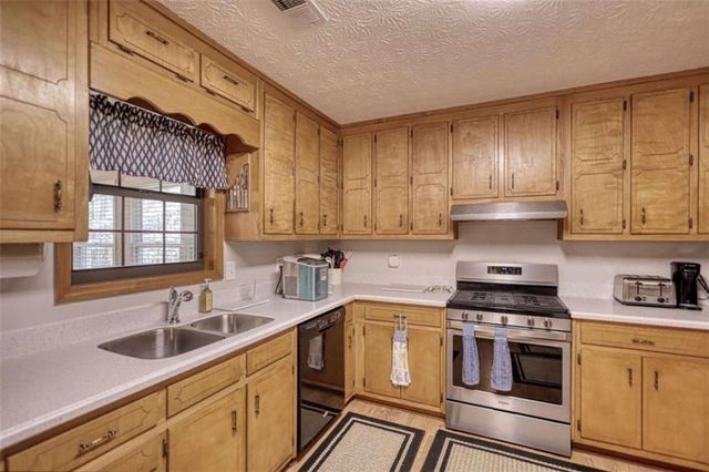 2740 Dennard Rd NE, Conyers, GA 30013