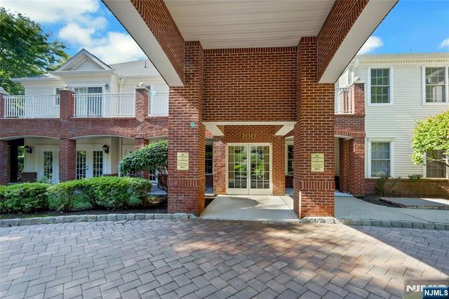 100 Ridgewood Road 215, Twp Of Washington, NJ 07676