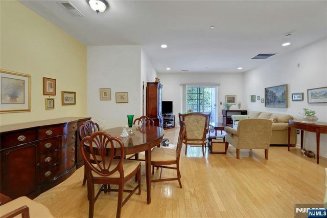 100 Ridgewood Road 215, Twp Of Washington, NJ 07676