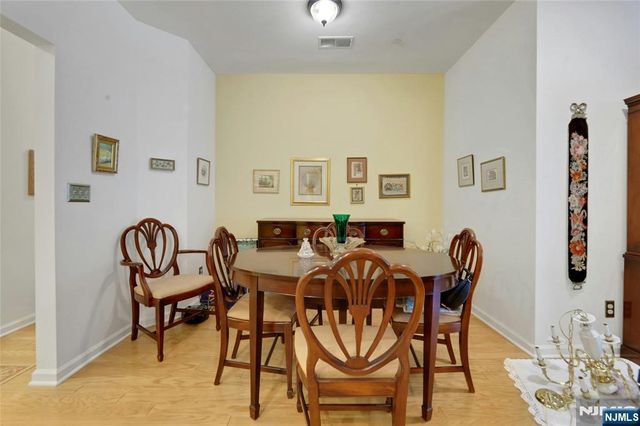 100 Ridgewood Road 215, Twp Of Washington, NJ 07676