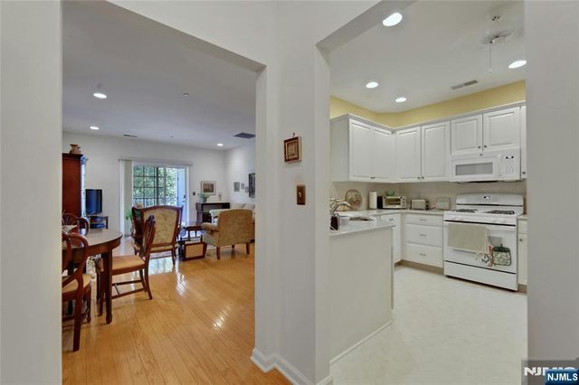 100 Ridgewood Road 215, Twp Of Washington, NJ 07676