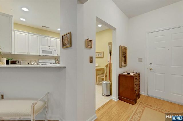 100 Ridgewood Road 215, Twp Of Washington, NJ 07676