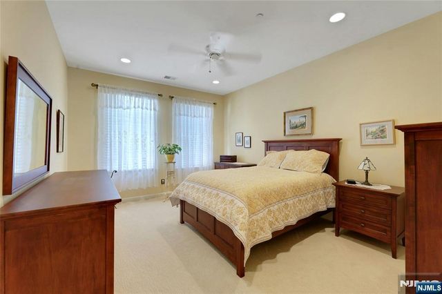 100 Ridgewood Road 215, Twp Of Washington, NJ 07676