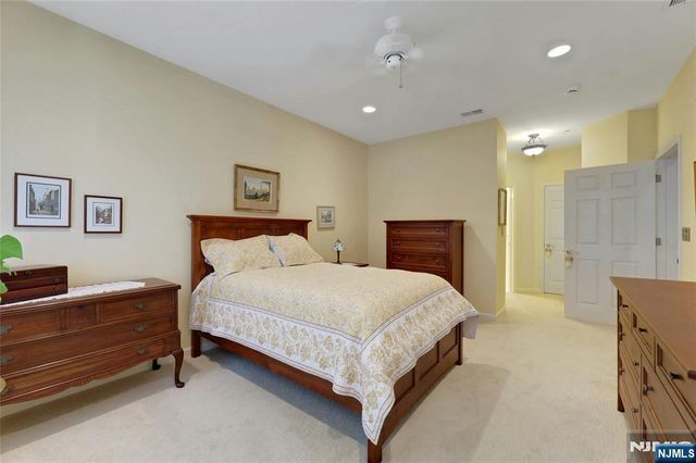 100 Ridgewood Road 215, Twp Of Washington, NJ 07676