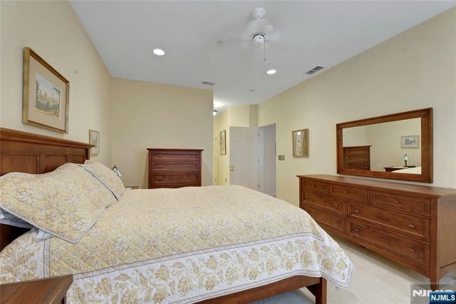 100 Ridgewood Road 215, Twp Of Washington, NJ 07676