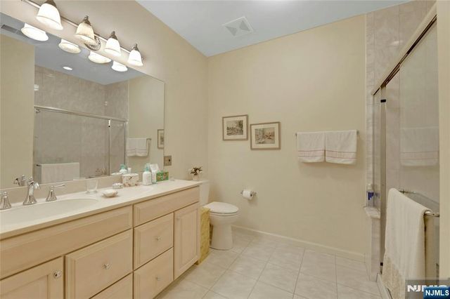 100 Ridgewood Road 215, Twp Of Washington, NJ 07676