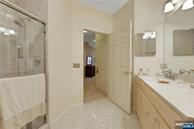 100 Ridgewood Road 215, Twp Of Washington, NJ 07676