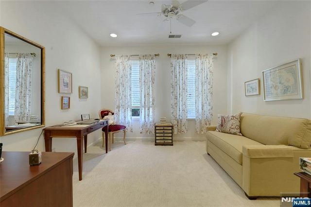 100 Ridgewood Road 215, Twp Of Washington, NJ 07676