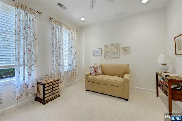 100 Ridgewood Road 215, Twp Of Washington, NJ 07676