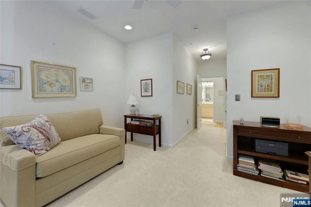 100 Ridgewood Road 215, Twp Of Washington, NJ 07676