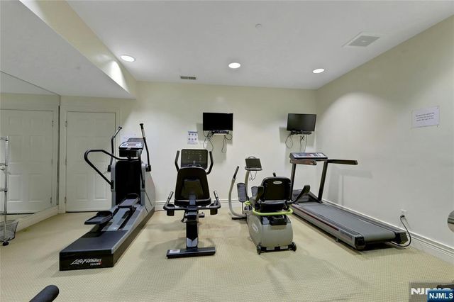 100 Ridgewood Road 215, Twp Of Washington, NJ 07676