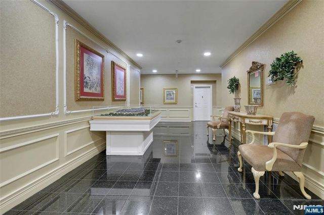 100 Ridgewood Road 215, Twp Of Washington, NJ 07676