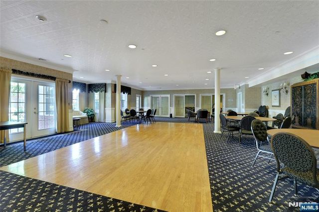 100 Ridgewood Road 215, Twp Of Washington, NJ 07676