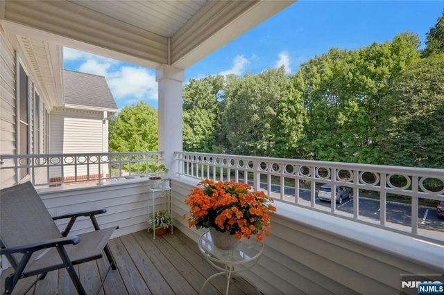 100 Ridgewood Road 215, Twp Of Washington, NJ 07676