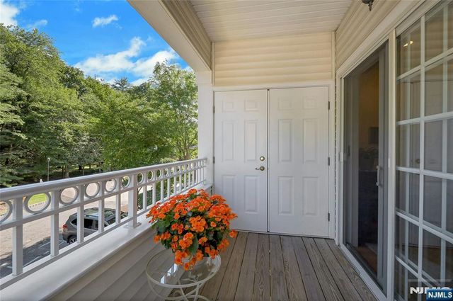 100 Ridgewood Road 215, Twp Of Washington, NJ 07676