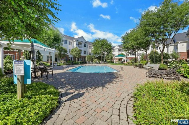 100 Ridgewood Road 215, Twp Of Washington, NJ 07676