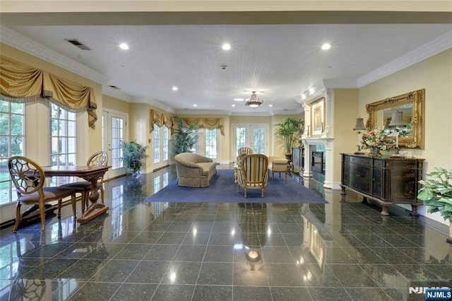 100 Ridgewood Road 215, Twp Of Washington, NJ 07676