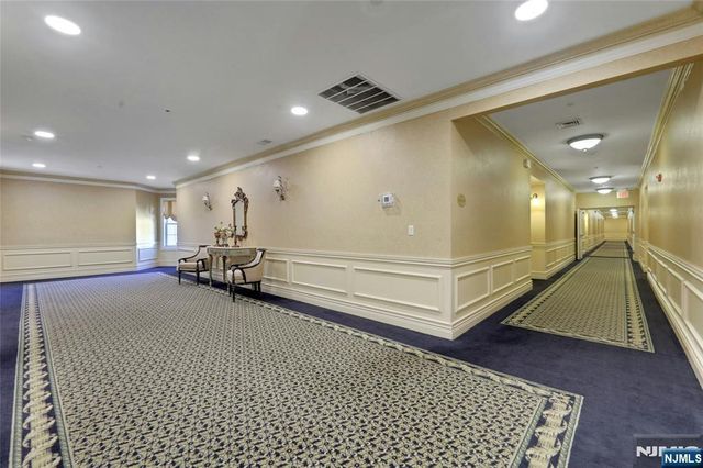 100 Ridgewood Road 215, Twp Of Washington, NJ 07676