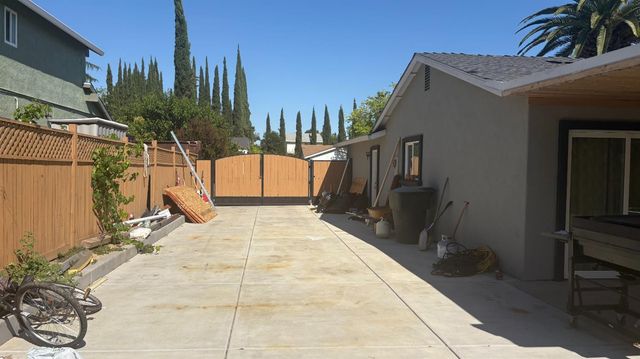 7201 Candlestick Way, Sacramento, CA 95842