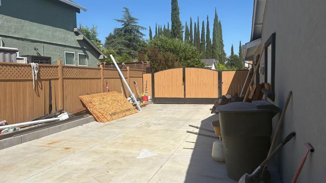 7201 Candlestick Way, Sacramento, CA 95842