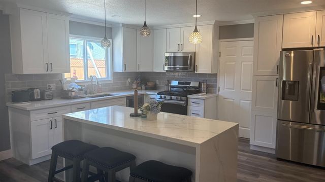 7201 Candlestick Way, Sacramento, CA 95842