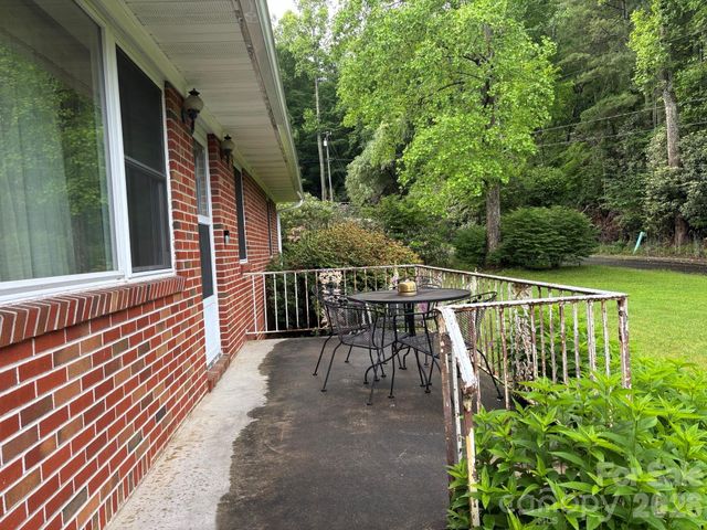 609 Valley Road, Spruce Pine, NC 28777