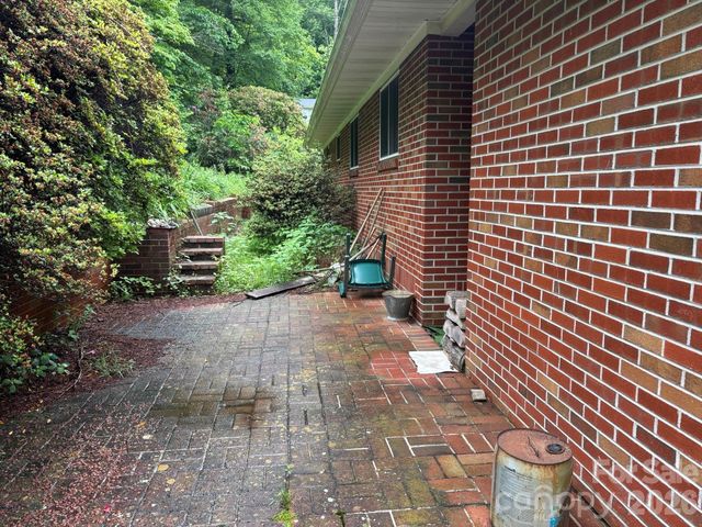 609 Valley Road, Spruce Pine, NC 28777