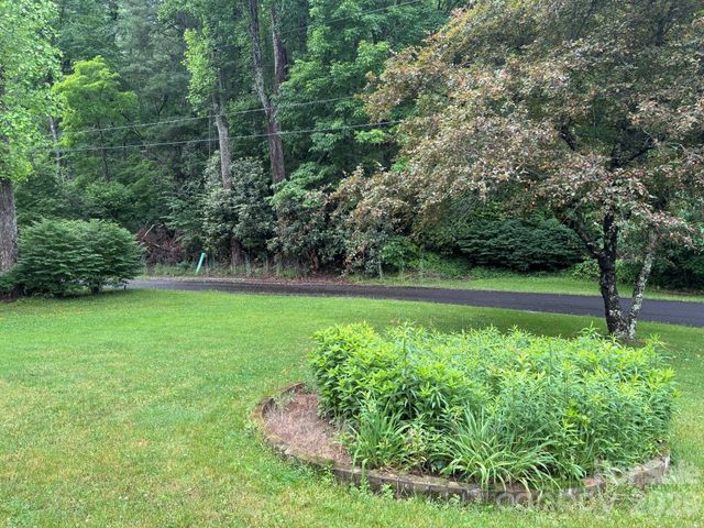 609 Valley Road, Spruce Pine, NC 28777