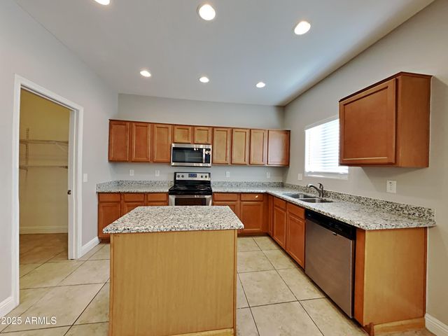 2405 N 92ND Lane, Phoenix, AZ 85037