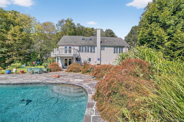 986 Cliff Avenue, Yorktown Heights, NY 10598