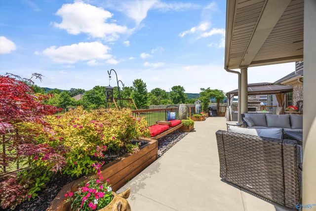 7418 Flint Crossing Circle, Owens Cross Roads, AL 35763