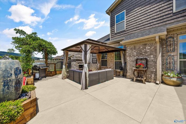7418 Flint Crossing Circle, Owens Cross Roads, AL 35763