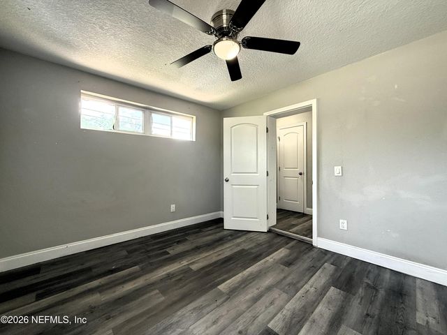 6557 LOU Drive N, Jacksonville, FL 32216