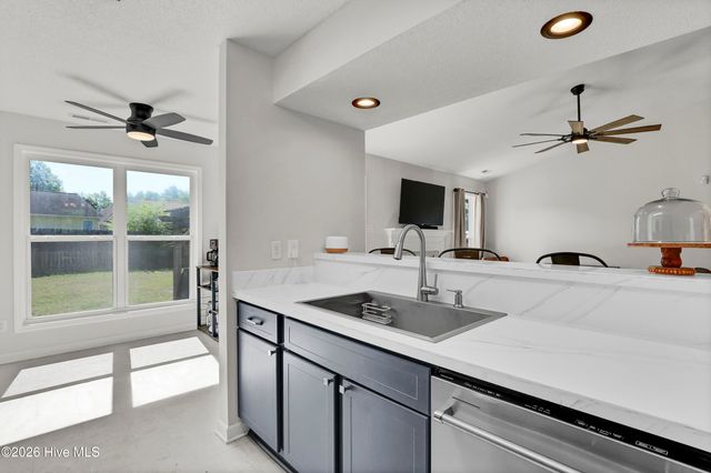 527 Raintree Road, Jacksonville, NC 28540