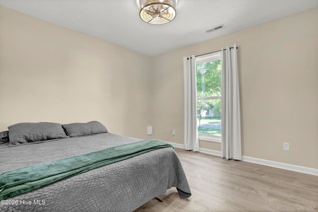 527 Raintree Road, Jacksonville, NC 28540