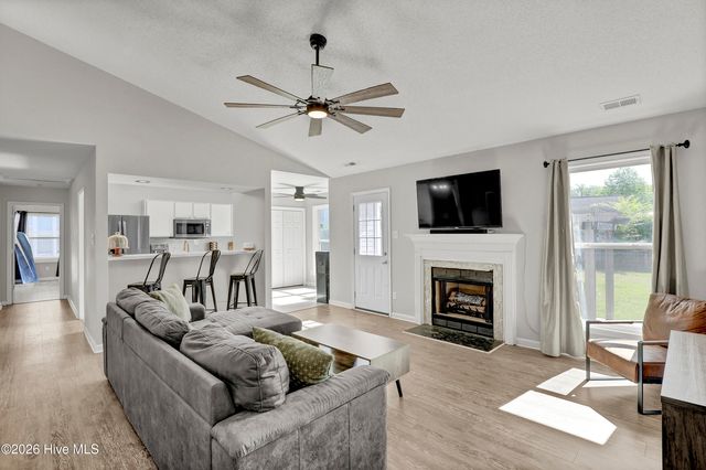 527 Raintree Road, Jacksonville, NC 28540