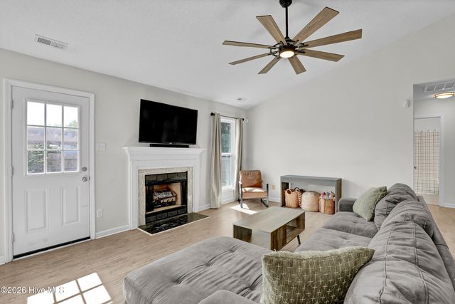 527 Raintree Road, Jacksonville, NC 28540