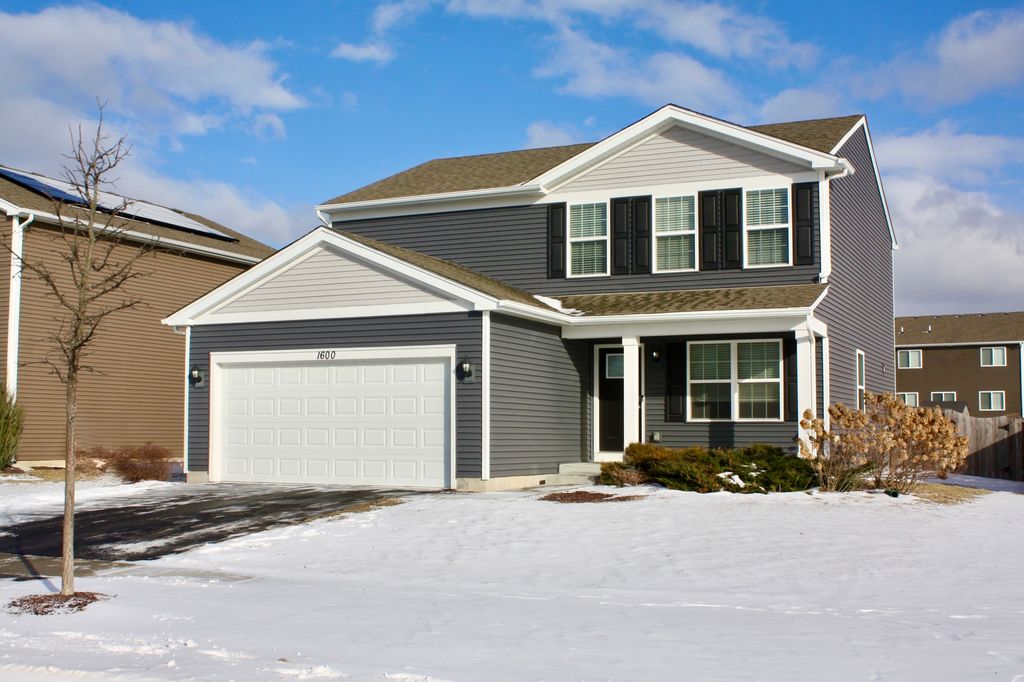 1600 Bayberry Lane, Pingree Grove, IL 60140