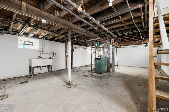 2021 Grand Avenue, Niagara Falls, NY 14301