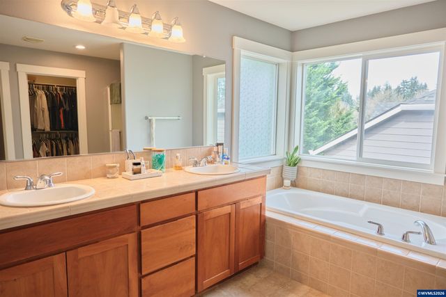 5595 Wigeon St SE, Salem, OR 97306