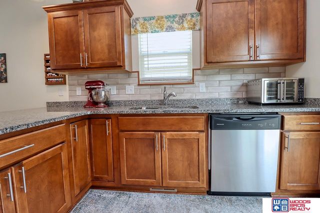 5612 Barrington Circle, Lincoln, NE 68516