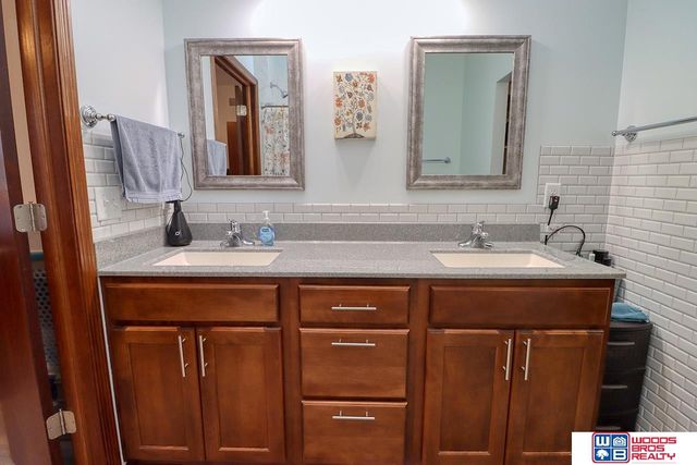 5612 Barrington Circle, Lincoln, NE 68516