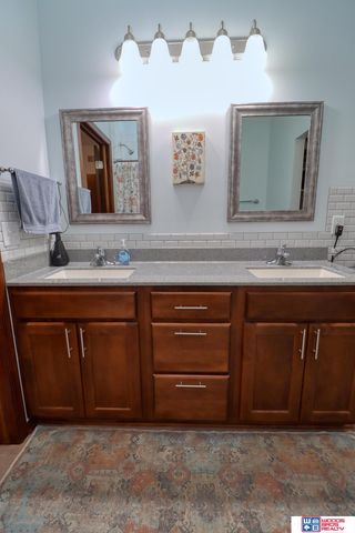 5612 Barrington Circle, Lincoln, NE 68516
