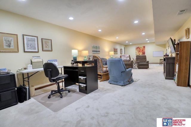 5612 Barrington Circle, Lincoln, NE 68516