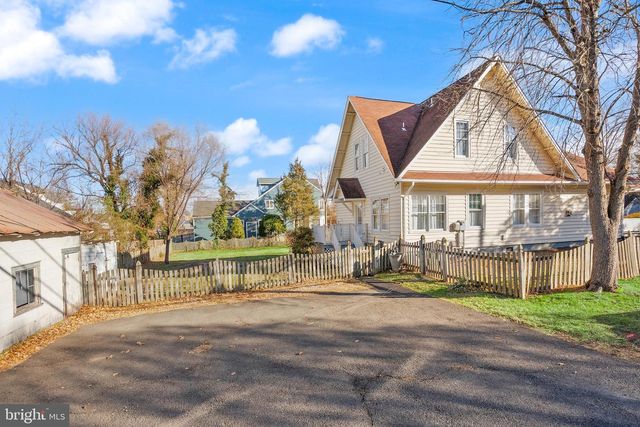 820 LOCUST ST, Herndon, VA 20170