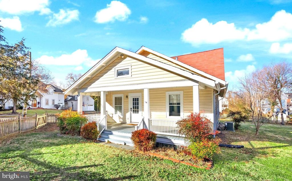 820 LOCUST ST, Herndon, VA 20170