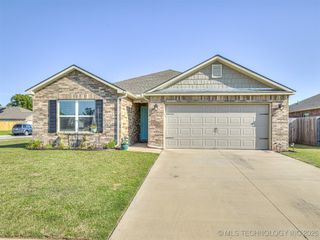 7407 E 160th Street S, Bixby, OK 74008